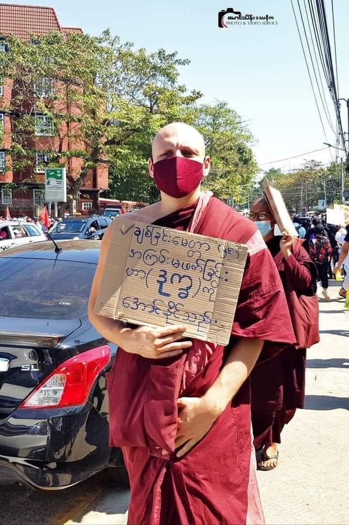 Even foreigners in Myanmar are fighting for the Democracy  together with Myanmar civilians.Please help us!!
#WhatsHappeningInMyanmar #AgainstMyanmarMilitaryCoup