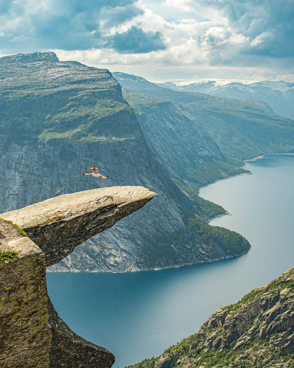 "In order to change, you need to stop fearing the change but instead fear the results of NOT trying to change. What happens if you don't jump? What happens if you stay where you are right now?"

Jumper : <a href="/grmhenry/">Grmhenry</a>
#GlobeJumpers #KeepJumping