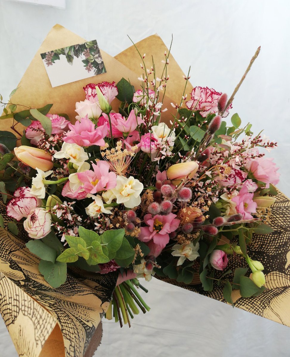 fleursdici's tweet photo. Le mouvement #slowflower prend de l'ampleur et c'est grâce à vous🙌 Un immense merci pour votre mobilisation, la demande pour des fleurs locales n'a jamais été si forte qu'aujourd'hui !
#pasderoserougealasaintvalentin #madeinFrance  #Tech4Good #IMPACTors #TransitionEcologique https://t.co/YvyDCN0ZKT