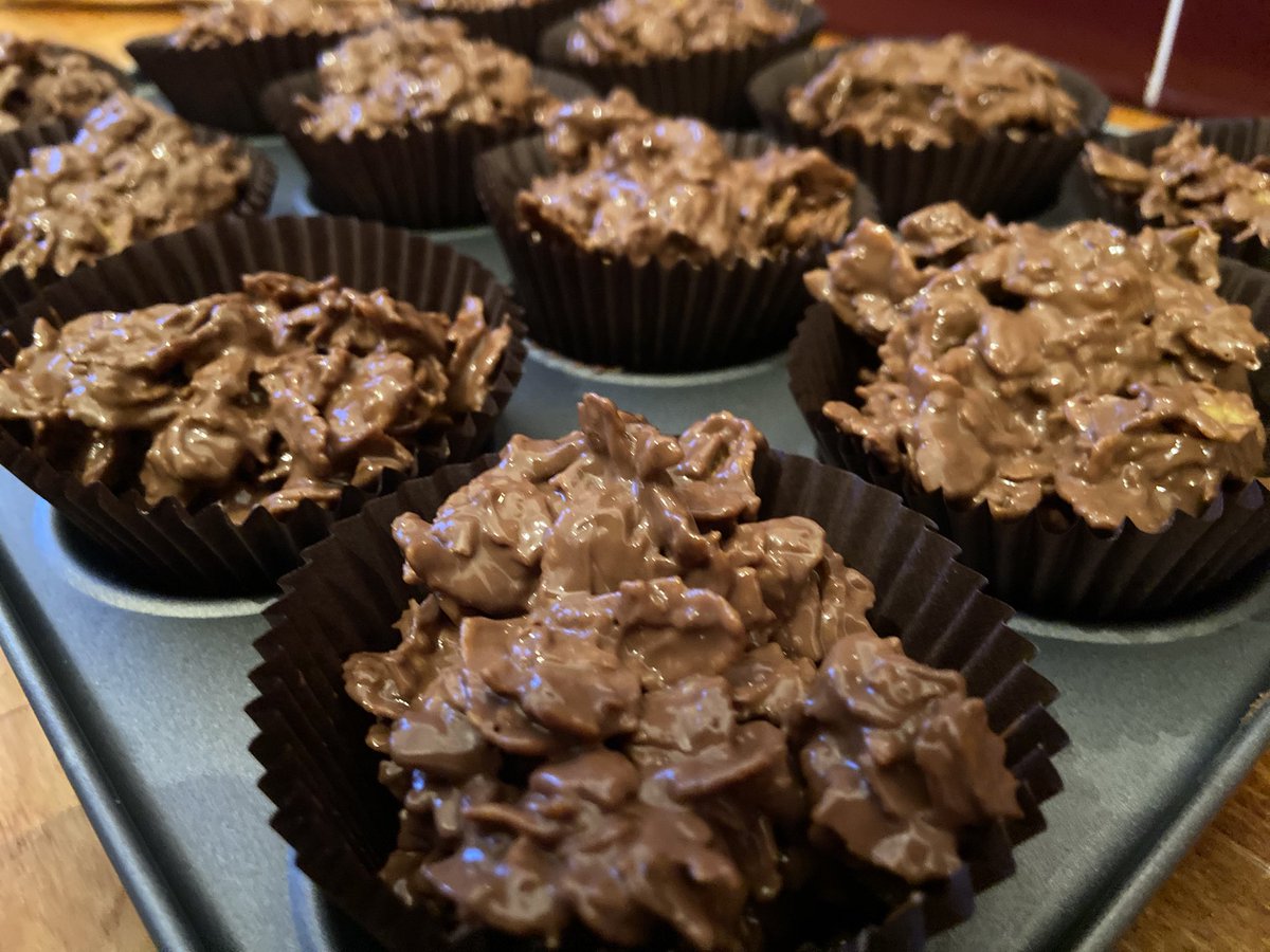 MrM_Ode's tweet photo. My reward after a 4 mile walk ๐ #cornflakecakes #halftermtreat https://t.co/RSyicXEmFk