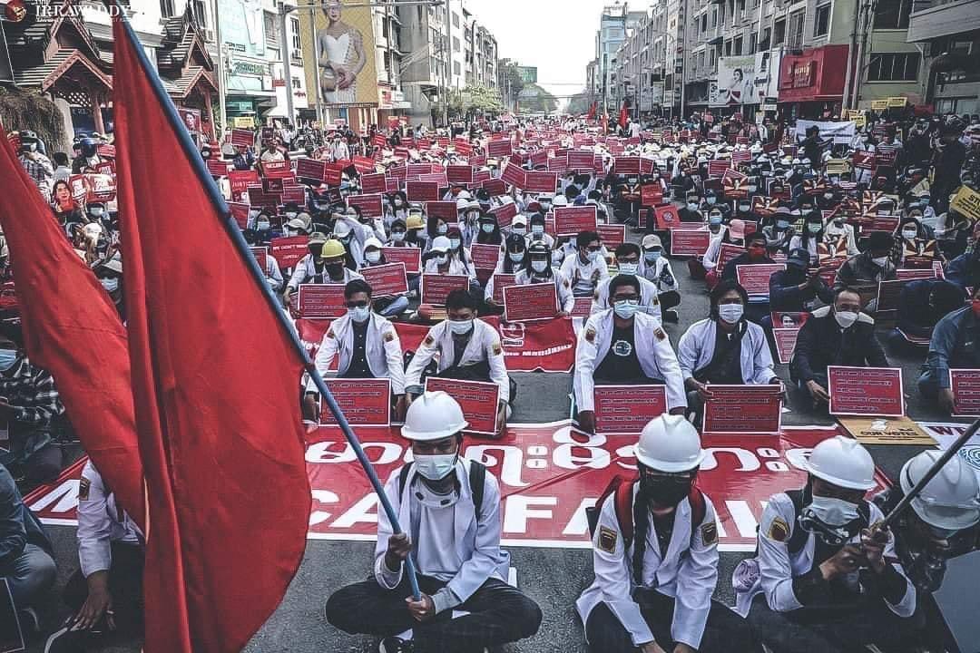 MNitar's tweet photo. (15.2.2021)
#Save_Our_Future
Myanmar People are crying because of Military Coup.
What a tragic story!!!
Please hear our voice 🥺🙏🇲🇲
WE ARE NOT SAFE
Credit photos
#Feb15Coup #WhatsHappeningInMyanmar
#RejectMilitaryCoup
#HearTheVoiceOfMyanmar
#RespectOurVotes
#savemyanmar https://t.co/EOX3yrNrFX