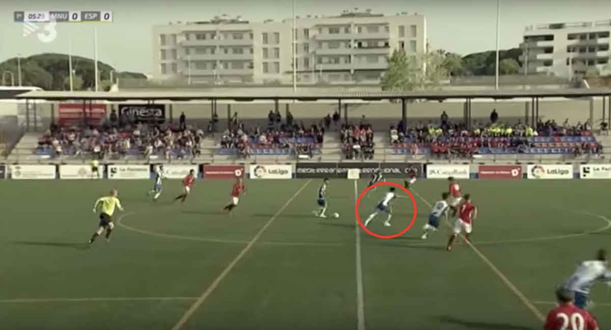 Arnau joined Manchester United in the 2017/18 season from the youth ranks of Espanyol, after facing United in the 2017 Med Cup. Espanyol went to lift the trophy. He scored against Barcelona and Puigmal was named best player of his age group.