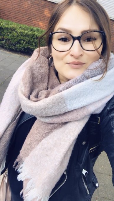 Ich hoffe ihr hattet alle einen schönen Start in die neue Woche 🥰
.

#cold #coldoutside #brrr #stayhome