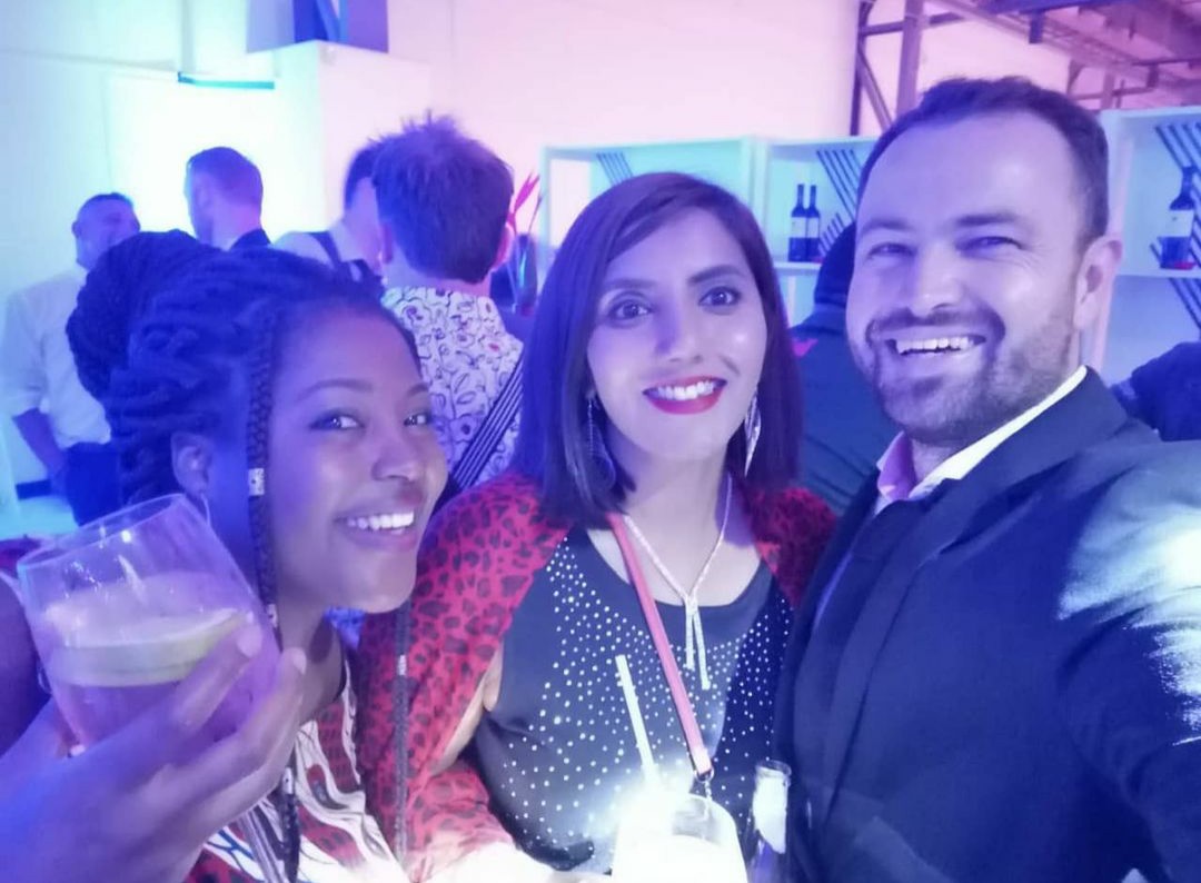 Yovanie's tweet photo. Throwback! To the day I met this guy and got to hang out with my friends! #CarsAwards Hope you're watching this year's instalment right now on Ch. 215
@salaontop @NtsakoMthethwa @CiroDeSiena @CoolCarChick https://t.co/1iUuKzuivO