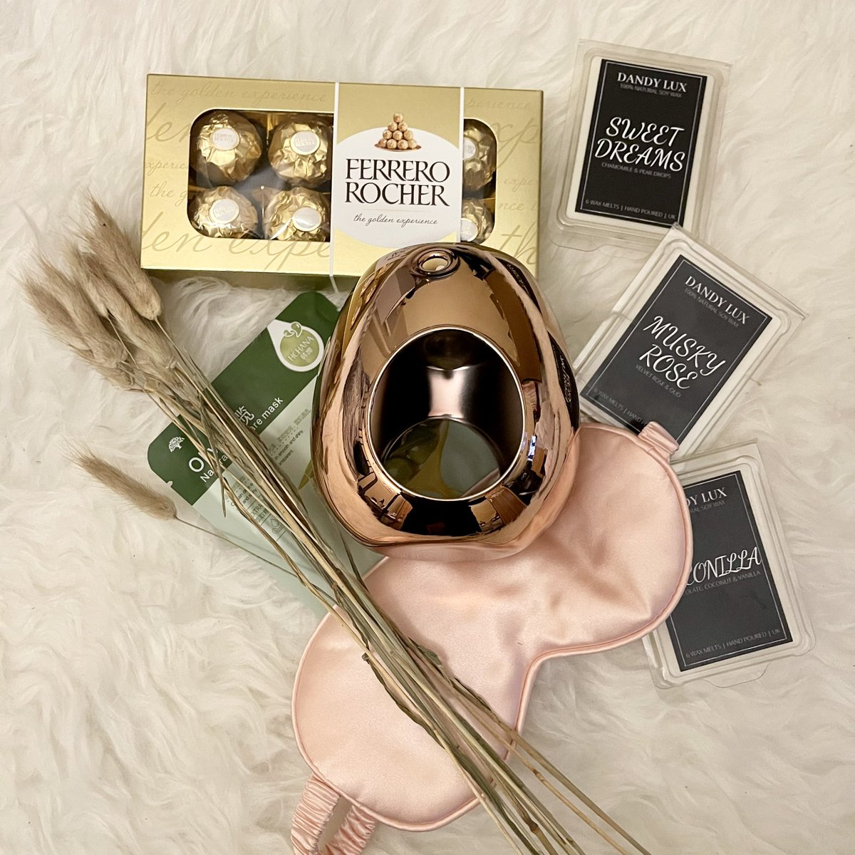 dandylux_uk's tweet image. Our Mother’s Day #curated, #prepackaged gift boxes are now available on our website. We have created 4 different packages for you to select from &amp;amp; treat your mum, shop link in bio  #14March #MothersDay #BlackOwnedBusiness #SmallBusiness #shopnow #gift #giftboxes #candles #luxury