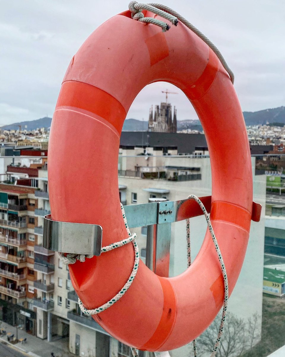 CarmenMuelas's tweet photo. “El aburrimiento se cura con curiosidad. La curiosidad no se cura con nada” #dorothyparker #barcelona #sagradafamilia #cityviewr #atraves https://t.co/0JcBareOM9