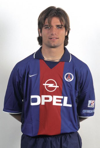 Pensée également aux génies qu’on ne citera pas dans le classement comme Igor Yanovski, Charles-Edouard Coridon, Enrique de Lucas, Stéphane Pichot, Vedad Ibisevic, Éric Cubilier, Bruno Rodriguez... (Et oui, la liste est encore très longue, le top 100 était largement faisable)