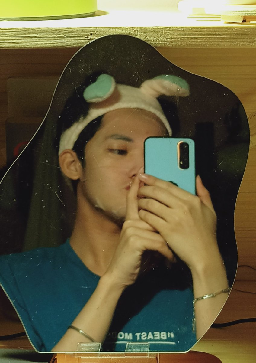 daveesguerra19's tweet photo. goodnight aga q matutulog 😎 #earlysleeper 😎 https://t.co/gUNv1joYGw