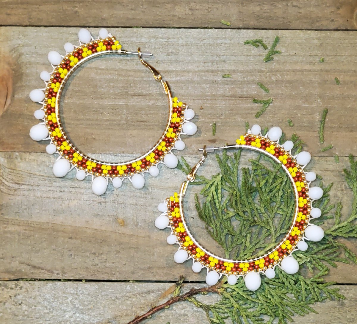 beauxbeautyblog's tweet photo. Please be sure to check out my Etsy shop! #beadwork #NativeTwitter #AlaskaNative #FirstNations #Statimc #Unangax #Aleut #authentic #NativeMade #BuyNative #beadedhoops #decolonize #BeadedEarrings #IndigenousAF https://t.co/xG762n9u32 https://t.co/w0QlWwE4r4