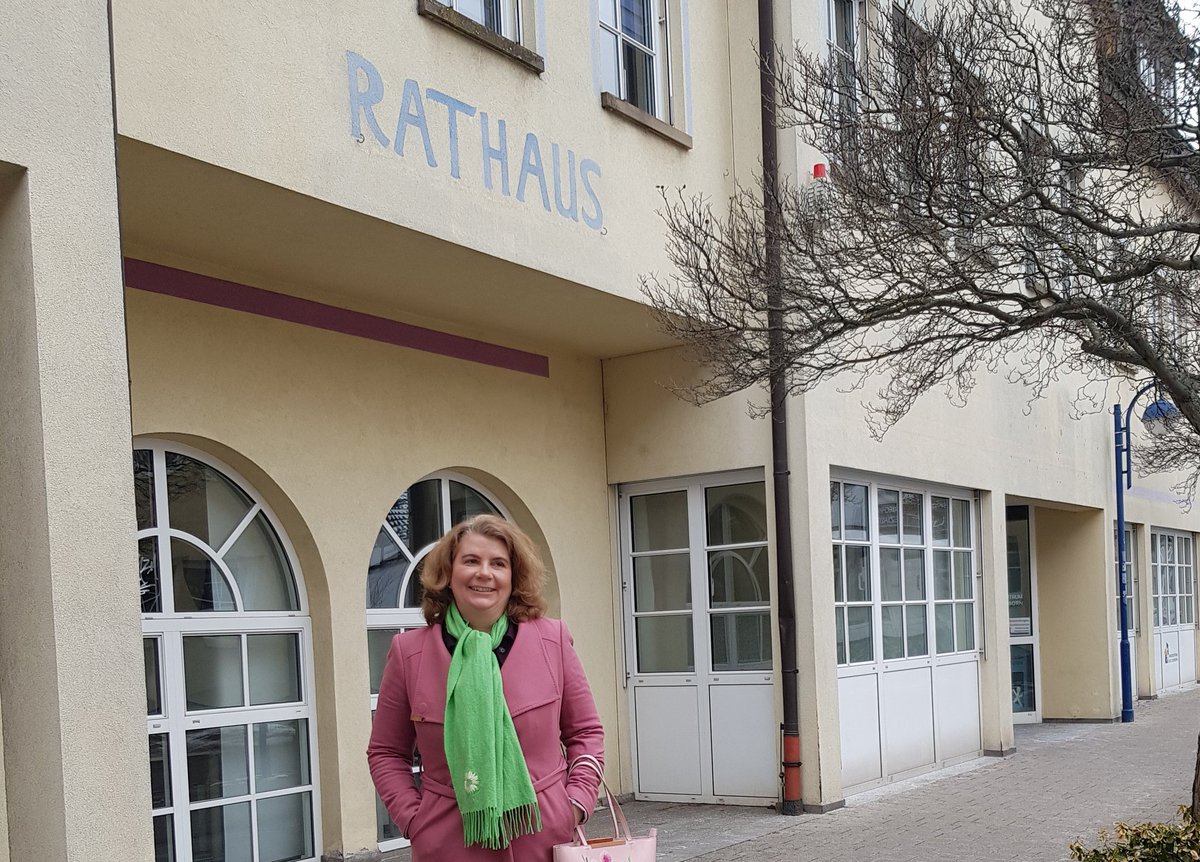 NicoleHeger1's tweet photo. Heute Besuch bei Bürgermeister Klaus Detlev Huge in #BadSchönborn. #Coronahilfen, #Klimaschutz, #Bildung, #Verkehr, #Gemeinderatsarbeit #Zukunftsthemen. Danke für das nette Gespäch. #wahlkreisbruchsal #wk29 #ltwbw #LTWBW2021 #bruchsal #waghäusel #Langenbrücken #Mingolsheim https://t.co/2UGv4K7ci7