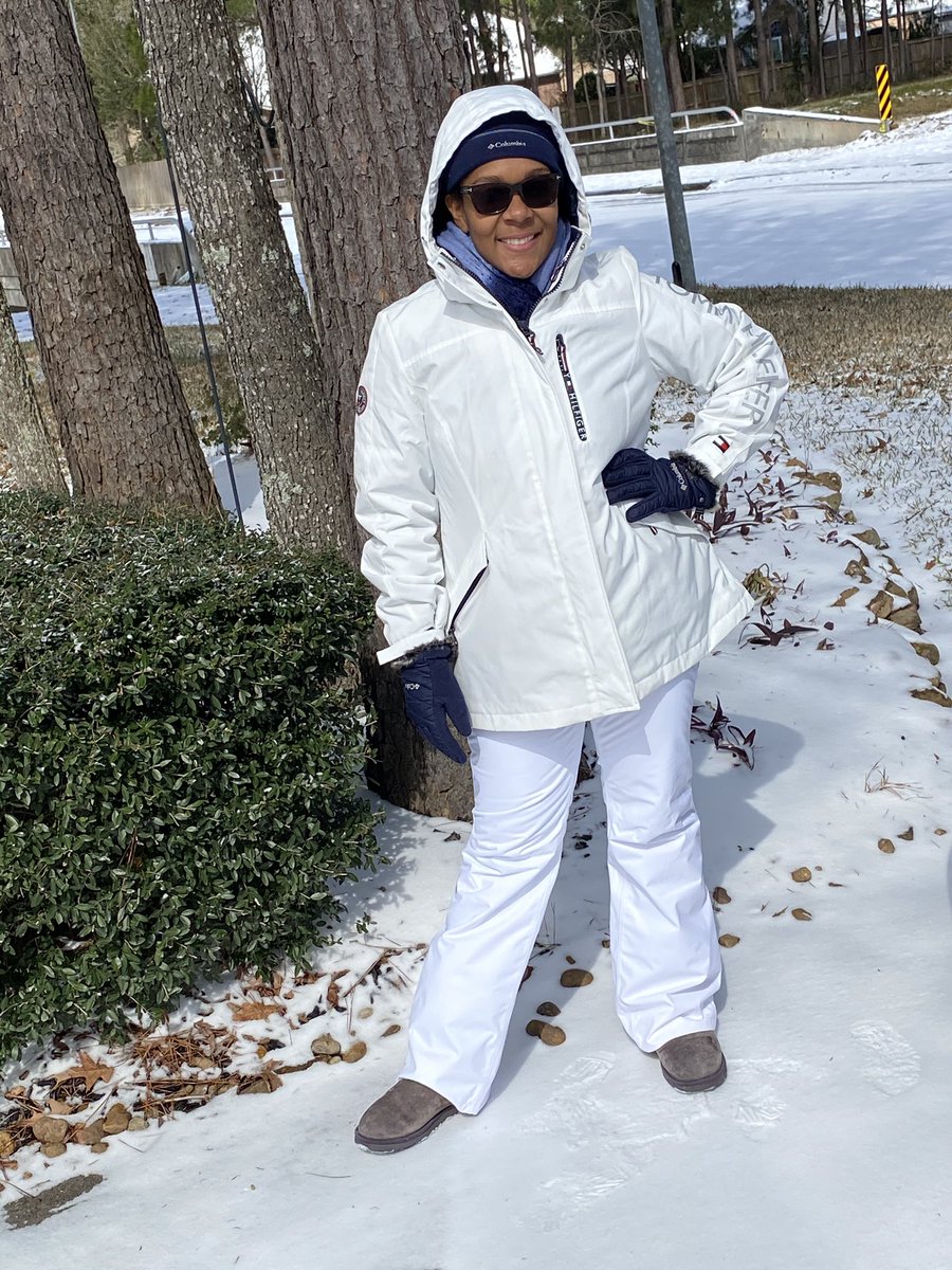 StephanieGVann's tweet photo. Rocking our snow suits from our canceled March 2020 ski trip! Better late than never, right? #MissingSnow #TheVannClan #SnowDay2021 https://t.co/bl9frmgURU