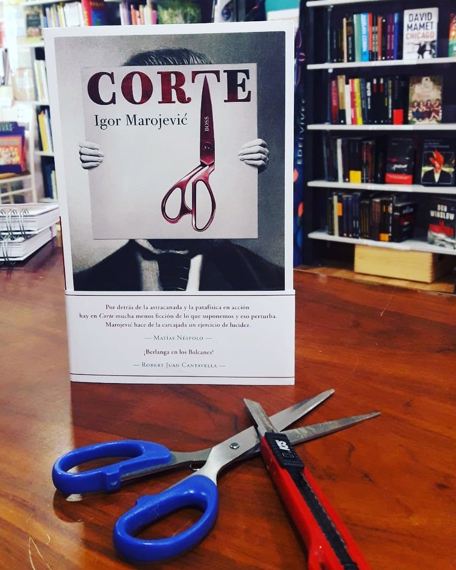LaLibredeBarrio's tweet photo. #LaLibreRecomienda "Corte", de Igor Majorevic, publicado por Trampa. 

Enredos, traiciones, acción hilarante, espías, humor negro ambientadas durante la Segunda Guerra Mundial.

Puedes venir a vernos o, si lo prefieres, #PideYRecoge 📚 https://t.co/8kcrFNkMH6 https://t.co/ClsfQDKrtd