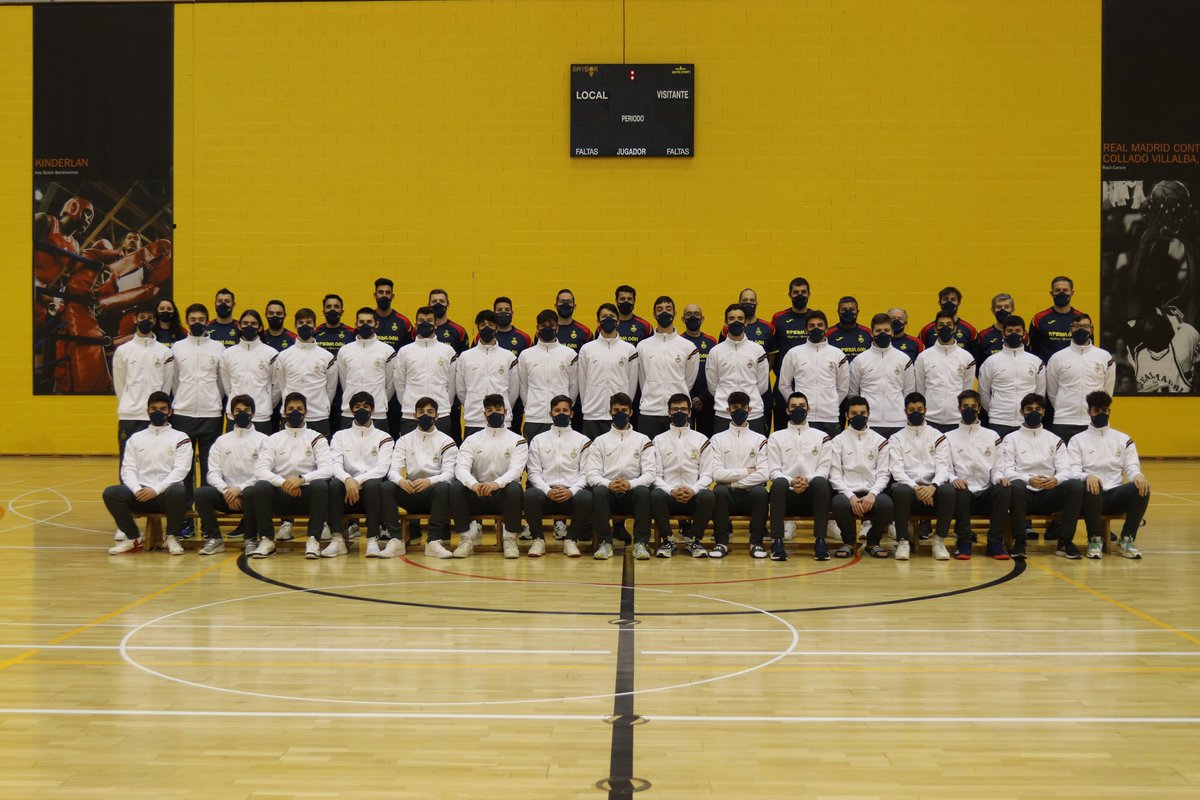 Fin de la tecnificación llevada a cabo por la <a href="/RFEBalonmano/">RFEBalonmano</a> en el <a href="/CARSierraNevada/">CAR Sierra Nevada</a>. Una experiencia enriquecedora para técnicos y jugadores. Mucha suerte a todos en el retorno a sus clubs en estos tiempos complicados. Os dejamos un resumen de la actividad.
youtube.com/watch?v=D-T-IK…