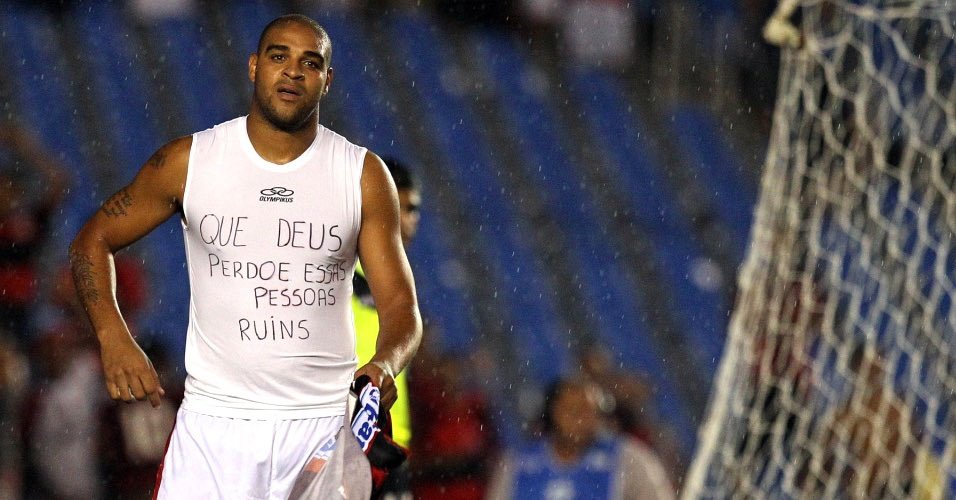 negodioficial's tweet photo. Não estamos aqui para “passar pano” em nenhuma atitude errada que ele possa ter tomado, antes ou após o programa. Longe disso! Aqui fora as primeiras pessoas a “puxar a orelha”, seremos nós. Mas a gente lê cada coisa, de gente ruim. Que tem como desejo que ele se suicide... https://t.co/3u1KUfk7pW