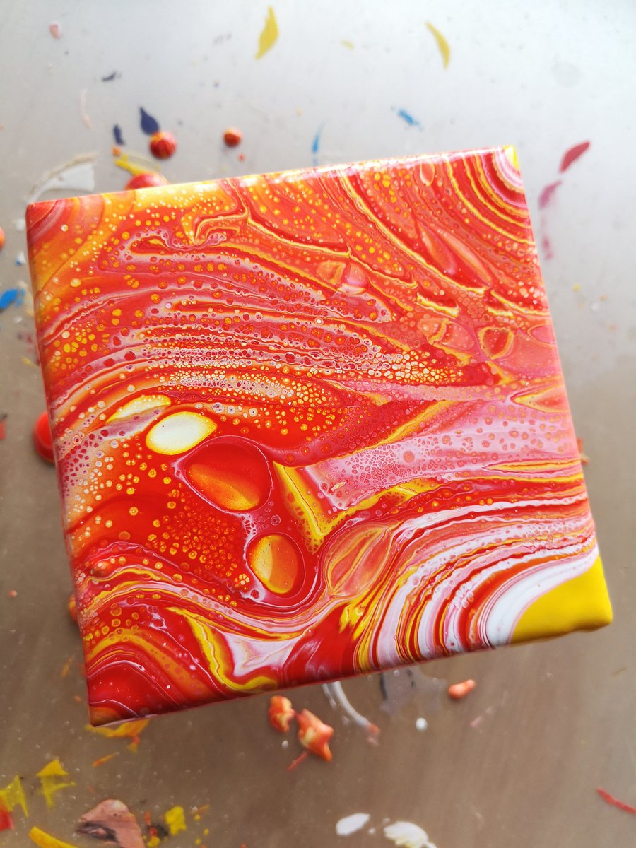 sushitl's tweet photo. Nueva pieza #ringpour de fuego ๐ฅ
+ https://t.co/lTUcDFwhf9
#artefluidomx #xochitlgarcia #pouringcells #pouringart #pourpainting #ringpouring #fire #colorpalette https://t.co/CKEbSu1UR5
