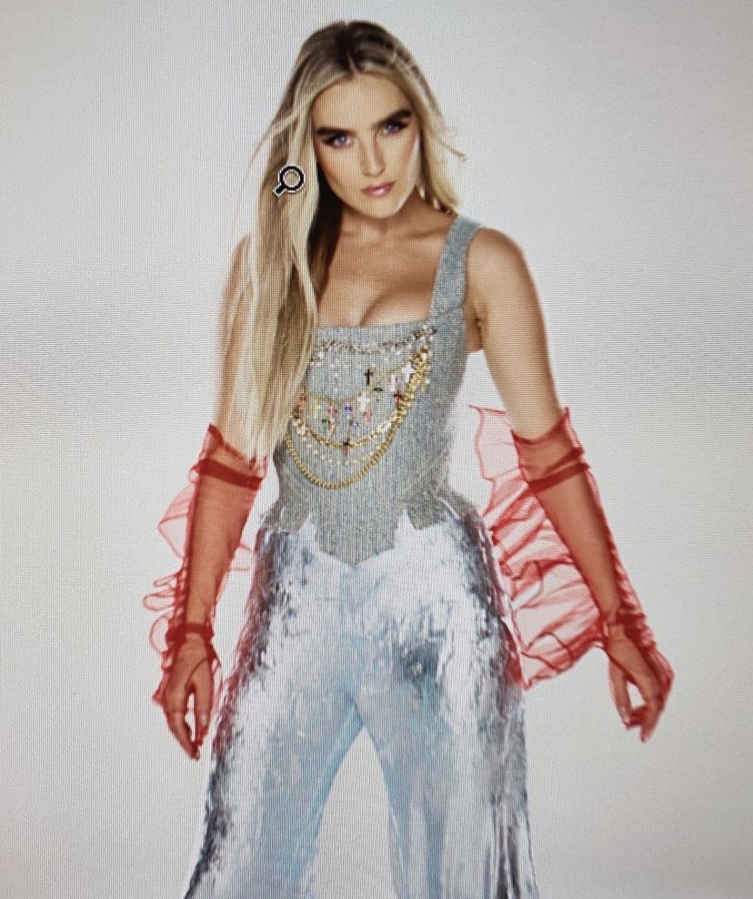 PerrieSourceFr's tweet image. 📸 | Perrie lors d’un photoshoot pour #Confetti