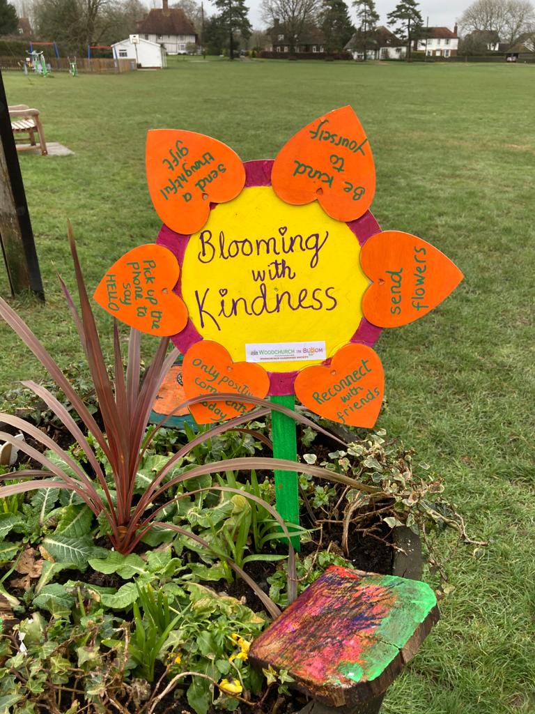 WinBloom1's tweet photo. 🌻This week is #RandomActsofKindnessWeek 🌻
These lovely hearts are available outside the @WoodchurchHub for you to share your kindness ideas and pledges - do use them to help us all #bloomwithkindness 

#bekind #kindness #staysafe #MakeKindnessTheNorm
@WoodchurchCEP https://t.co/ZCsSAzFJ4j