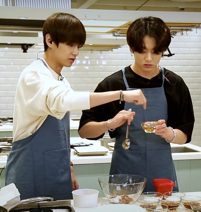 Yoongi telling taekook they looked cute while they were cooking