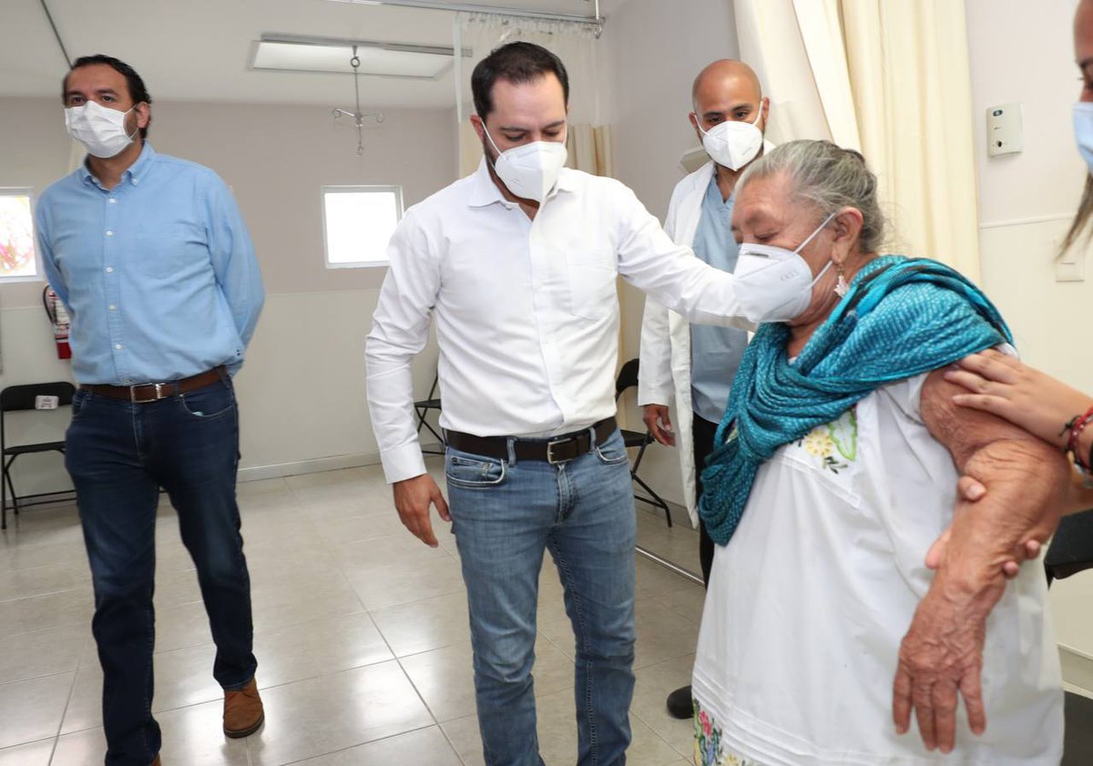 MauVila's tweet photo. Justina Mex, se convirtió en la primera adulta mayor en ser vacunada en el Hospital General de #Valladolid. Tiene 84 años vive con su esposo que igual es de edad avanzada y nos platicó que una de sus hijas ya tuvo Covid, por lo que ahora se siente más segura al recibir la vacuna. https://t.co/uWImc5D3F8