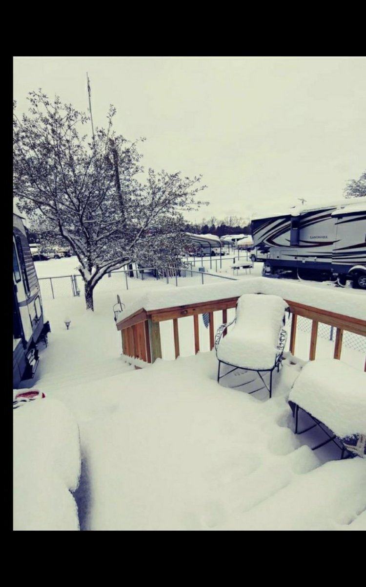 BethMcKamy's tweet image. #Snowmageddon2021 #NETexas #Gladewater