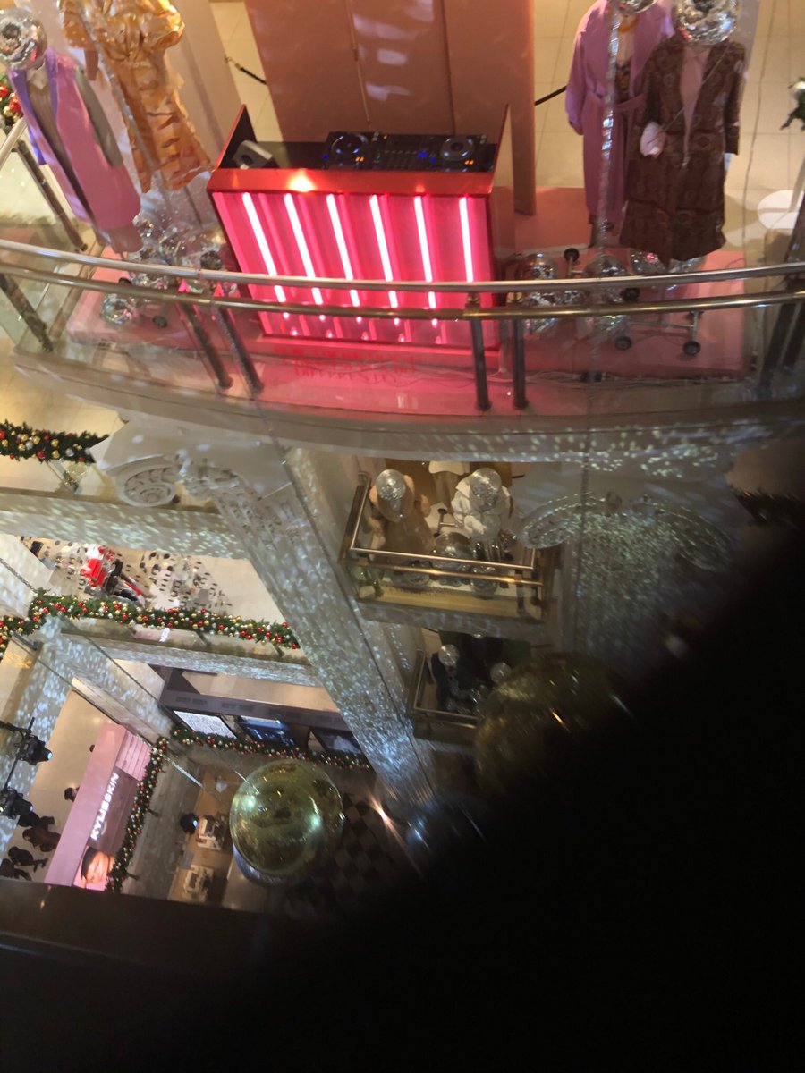 EmInTheShops's tweet photo. @Selfridges This view 😻 miss you xx https://t.co/BMtdnxdYje