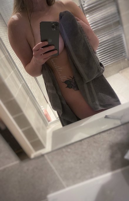 I hope you&rsquo;re all having a good start to the week💗 https://t.co/QenfVR69yt