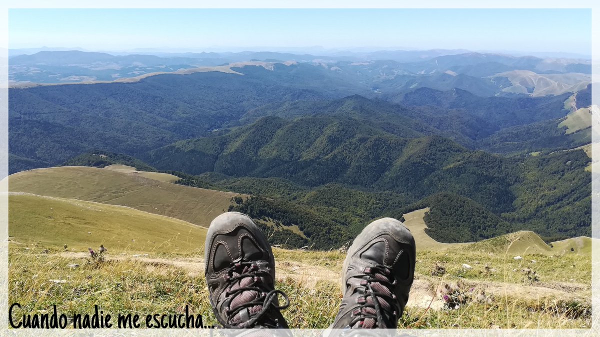 Ganas de abrir fronteras y tener el mundo bajo mis pies...
Ganas de sentir brisas con diferentes aromas impregnando mi piel...
Despertar con susurros de aquí y de allá...
Ganas de viajar!

#CuandoNadieMeEscucha...
#Micropoesía #Viajar
#Viajardesdeelsofá
#Leer #Sabesleer