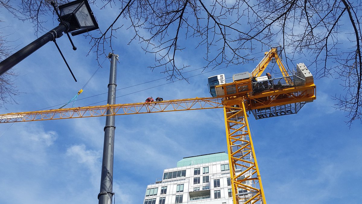 Wilbury70's tweet photo. Tower crane going up today downtown #Halifax . Props to those fellows assembling it. #NoVertigo #scaredofheights https://t.co/ed4FjJJ99g