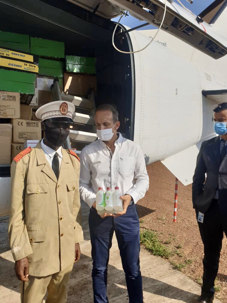 On 15 February, a joint UN mission @GuineaoneUN reached N’Zekore region in #Guinea where 7 Ebola cases have been detected. Thanks to UNHAS, a first load of health equipment was delivered. Partners are mobilizing rapidly to respond to the epidemic that was announced on 14 February
