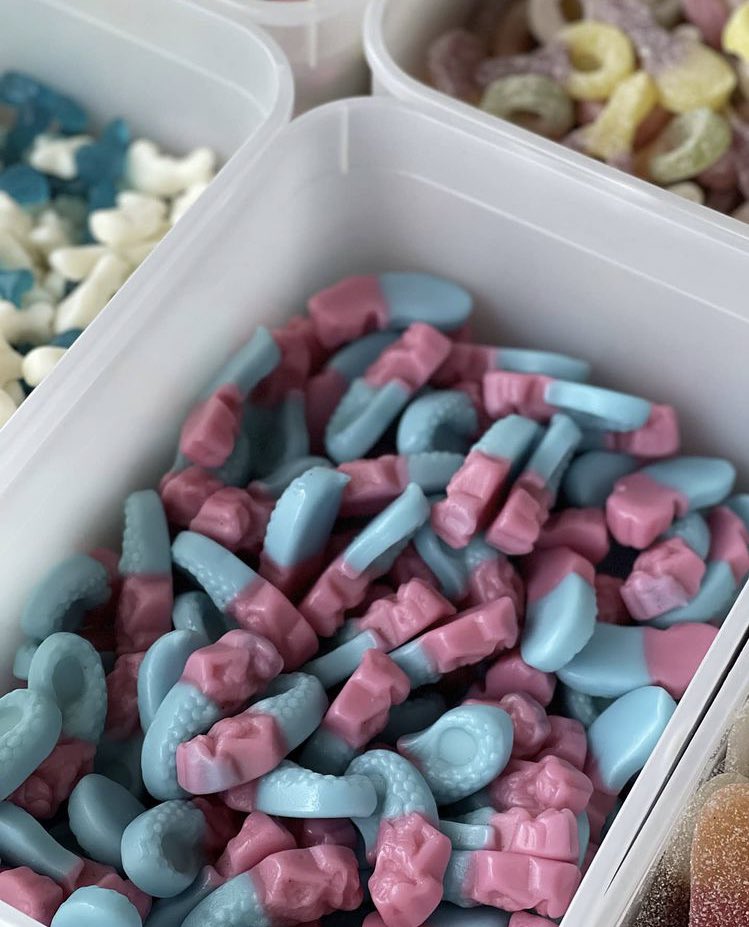 Mermaids...🧜‍♀️

#picknmix #sweets #candy #sweetshop #sweetdelivery #pickandmix #sweettooth #retrosweet