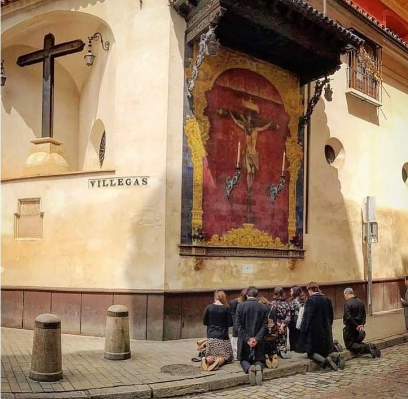 "A cada época y cultura, las salva un pequeño puñado de hombres que tienen el coraje de ser inactuales" (Chesterton)