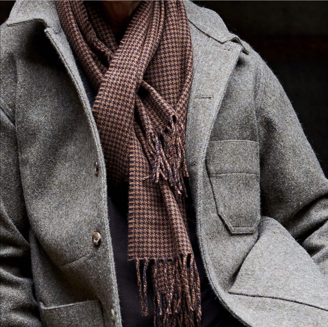TheMerchantFox's tweet photo. Fox Brothers Utility Jacket.
Worn with @foxbrothers1772 Dogtooth Cashmere and Superfine Merino.
#buyoncebuywell #foxbrothers1772 #luxurycloth #britishcloth #kinfolkmagazine #danishstyle #themerchantfox https://t.co/Dwt1Uioo5M