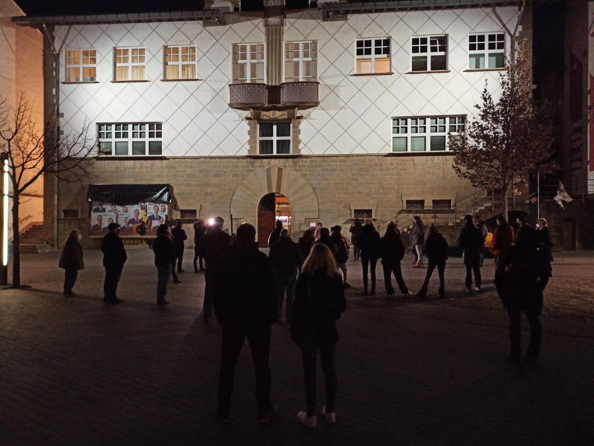 Avui i sempre, Olot manifestant-se contra el feixisme
#NoPassaran