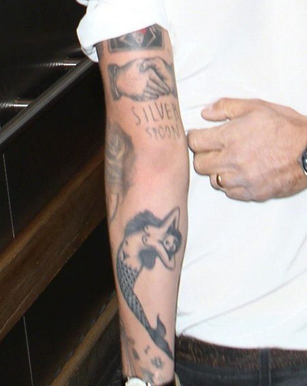 tw // nsfw (mention of genitalia)harrys mermaid tattoo is interesting because it specifically has a vagina, when generally the tail would cover any genitalia. when asked about why he got the tattoo, harry said “its cause i am a mermaid” which could be a metaphor for being trans