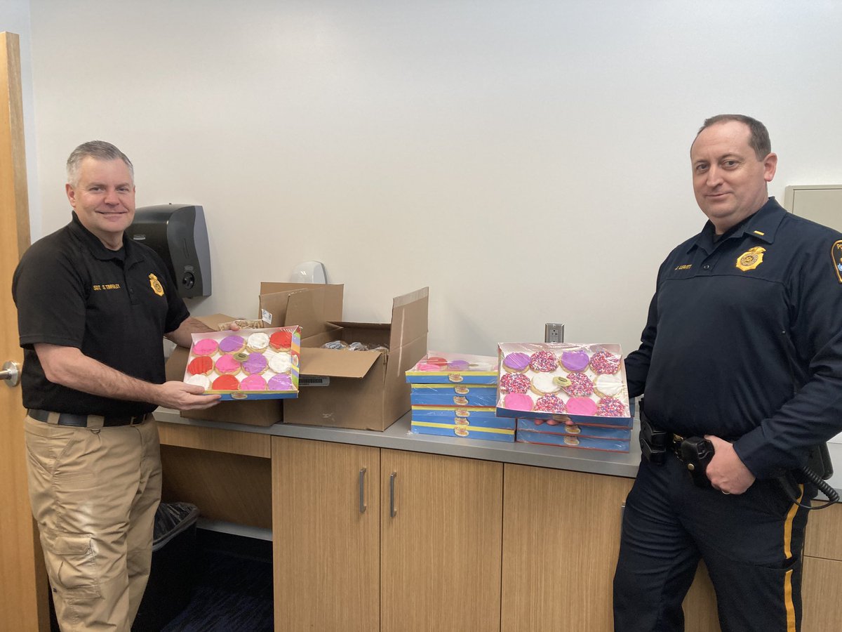 Thank you to Eileen’s Cookies, 144th &amp; W Center, for thinking of us! Their generous donation was large enough to share among West, SW, &amp; NW precincts. Sorry, NE &amp; SE. Maybe next time! #OPD