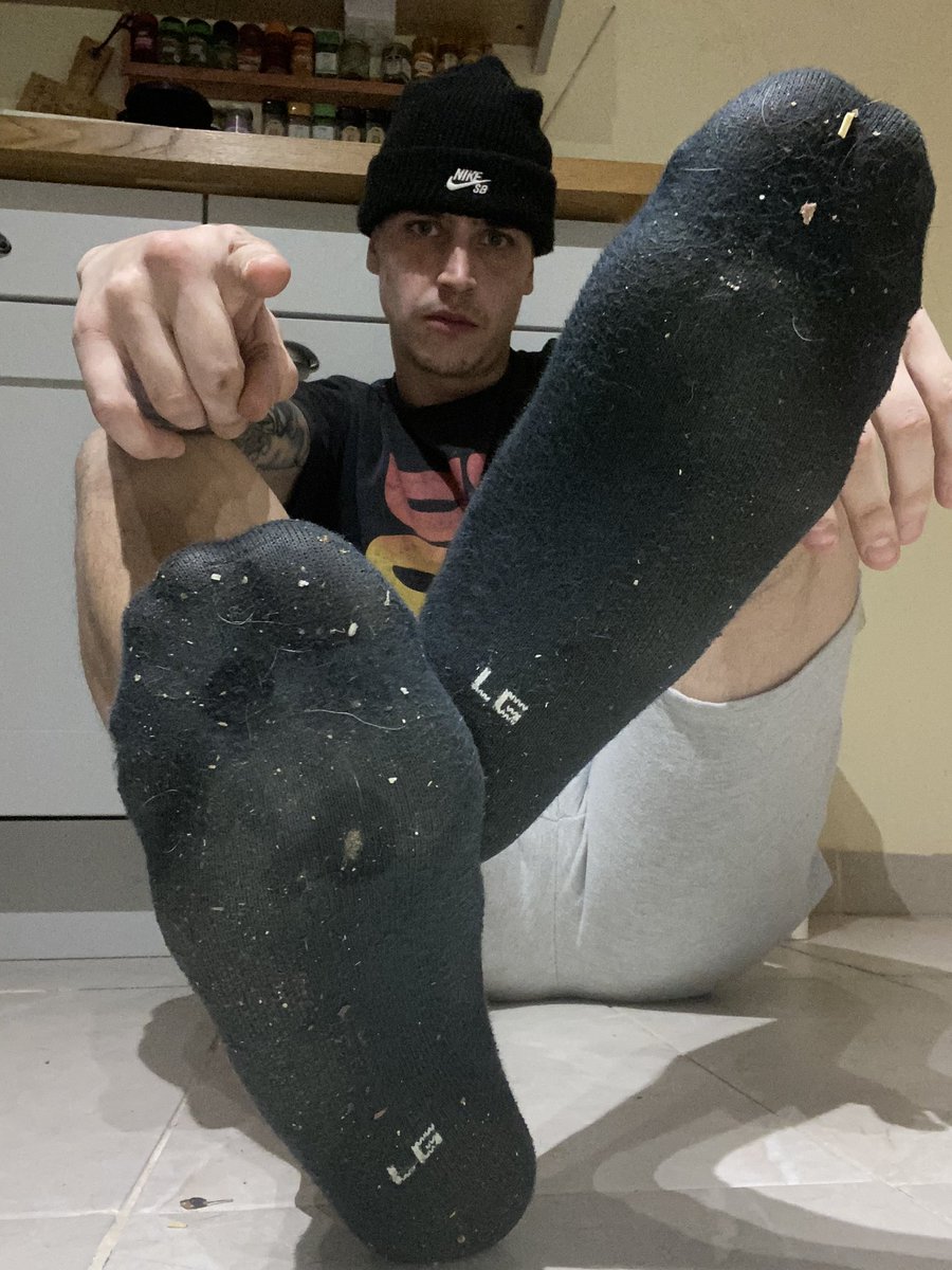 🚨 Retweet Game 🚨 

£2 💭/ £4♻️/ £2❤️ 

3 Comments Each Max 🗣 

Time Limit 30 Minutes ⏰ 

We missed out Valentine’s CashF**k so we doing it now whilst he’s on fours ready!! #findom #RTgame #paypig #cashslave #humanatm #footfetısh