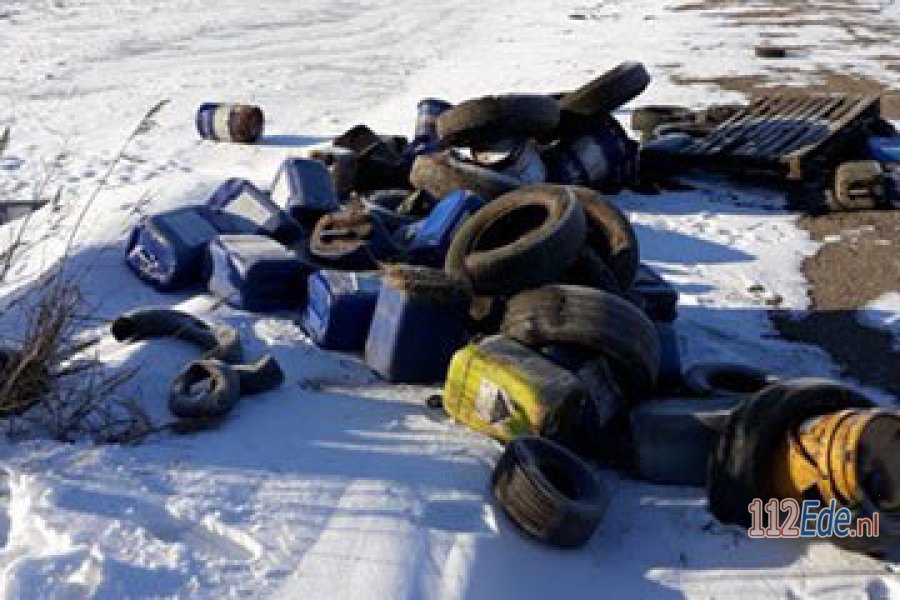 Illegale afvaldumping in natuurgebied de Bennekomse Meent. 112Ede.