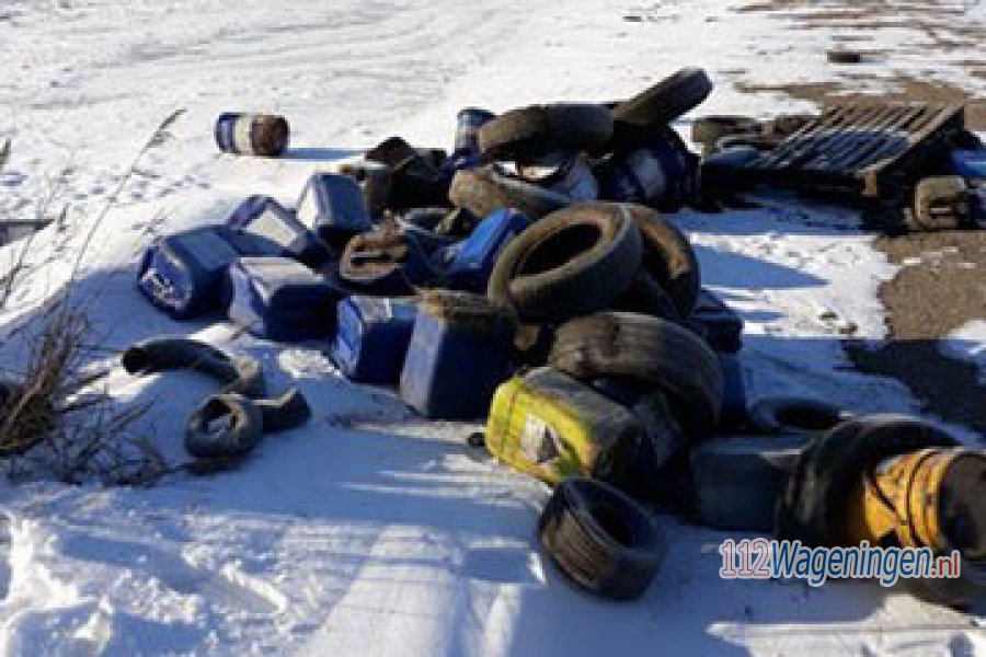 Illegale afvaldumping in natuurgebied de Bennekomse Meent. 112Wageningen.