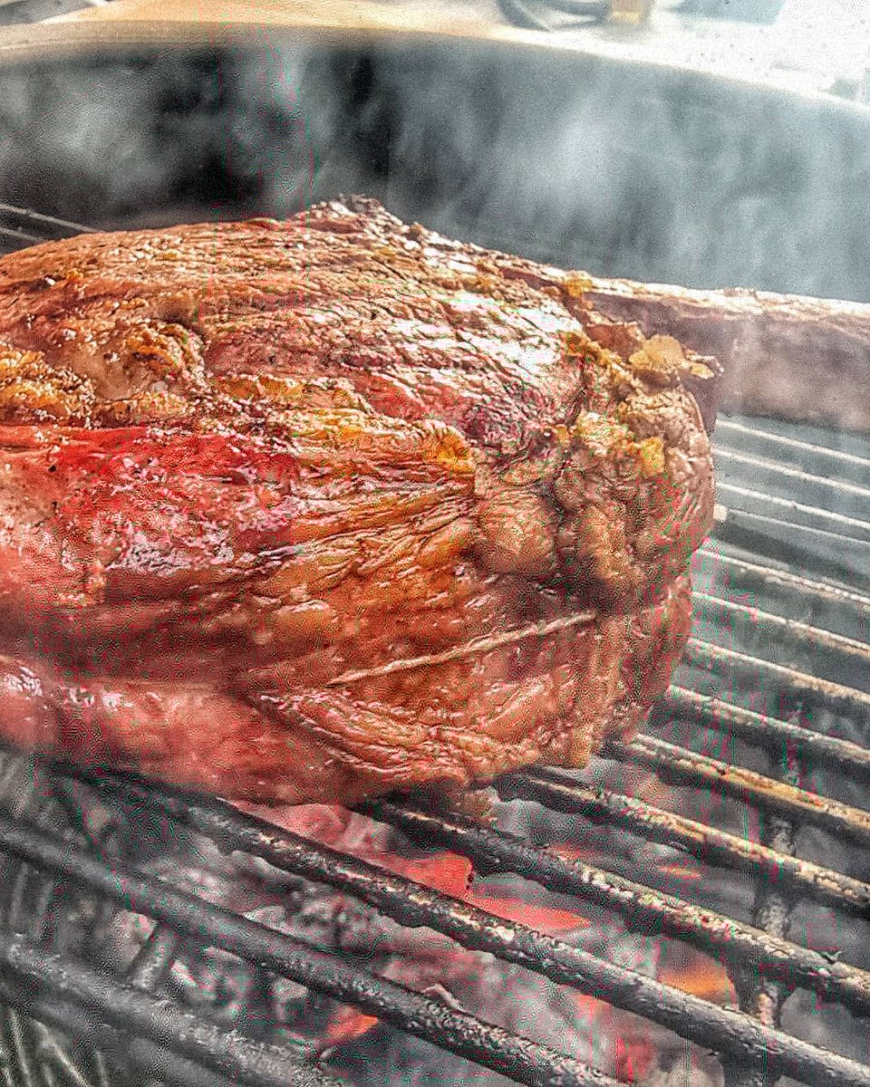 Steak turned out well, superb Tomahawk from my local butcher 
Cooked on <a href="/KamadoJoeUK/">Kamado Joe UK</a> , temps nailed with <a href="/MEATERmade/">MEATER</a> served with homemade chimichurri 

#steak #bbq #bbqlovers #tomahawk #kamadojoe #meatermade #bbqlife #ukbbq