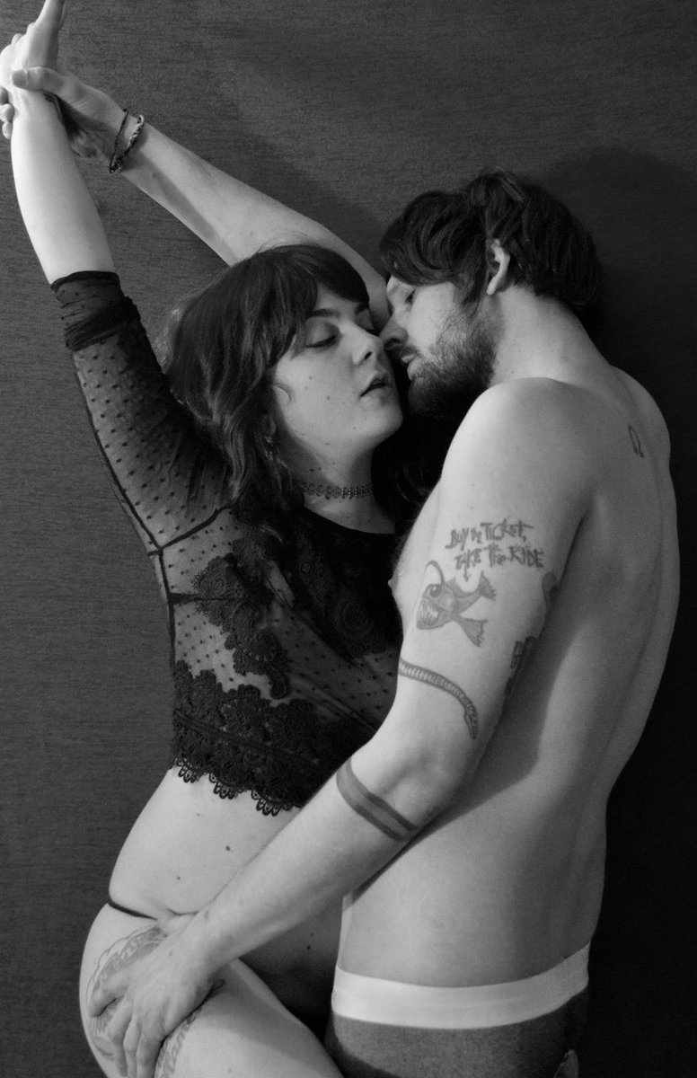 AltariaCommand1's tweet image. Oh what gloomy, depressing weather we’ve been having. 😭❄️

But don’t worry, we are still here! 💕💋

Haven’t you seen our video yet?!

onlyfans.com/alt.c ✨💥

#SnowStorm2021 #depression #newvideo #onlyfans #altc #lifeisgood #snapchat #AdultWork #linkinpark #couple #shower