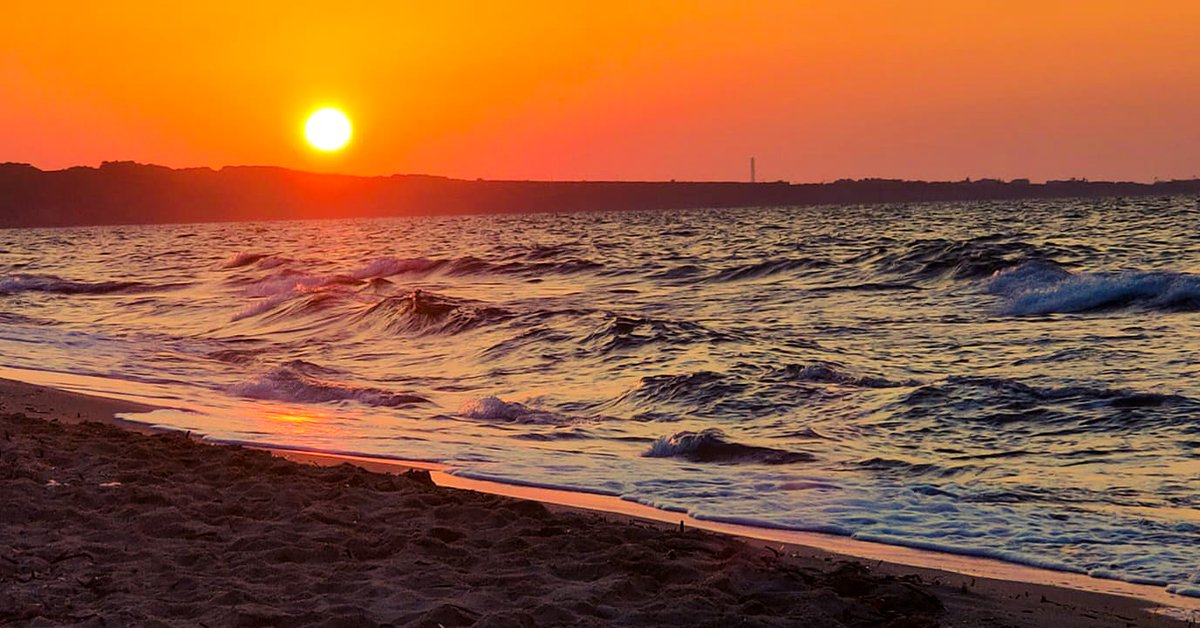 lipval's tweet photo. .... ho bisogno di un tramonto al mare .... #lamiaisola 🖤 https://t.co/P5DZ5WSTLM