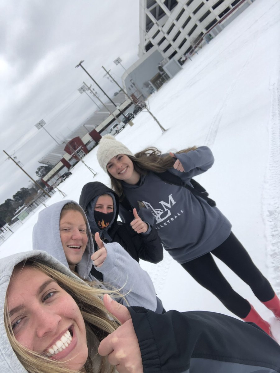 ULM_VB's tweet image. Snow Day!! #TheBestIsOnTheBayou #snowday #southernsnow ❄️⛄️❄️⛄️
