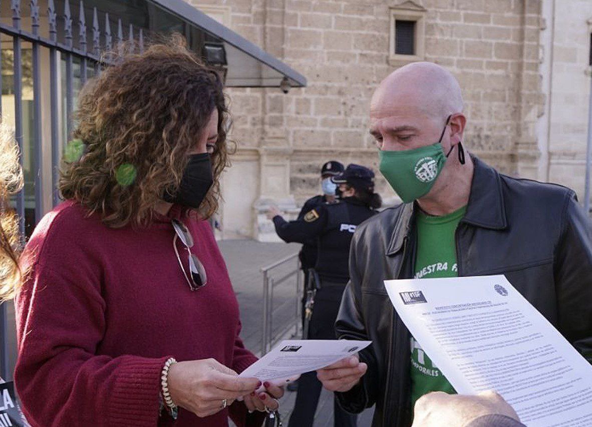 Cs_Andalucia's tweet photo. 👉🏼 Esta tarde hemos acompañado y apoyado al colectivo de trabajadores temporales de la Administración Pública
#FijezaYa

✅ Hemos escuchado sus reivindicaciones y problemáticas. Trabajaremos para estudiar y buscar la mejor solución. https://t.co/nhJuulAvDC