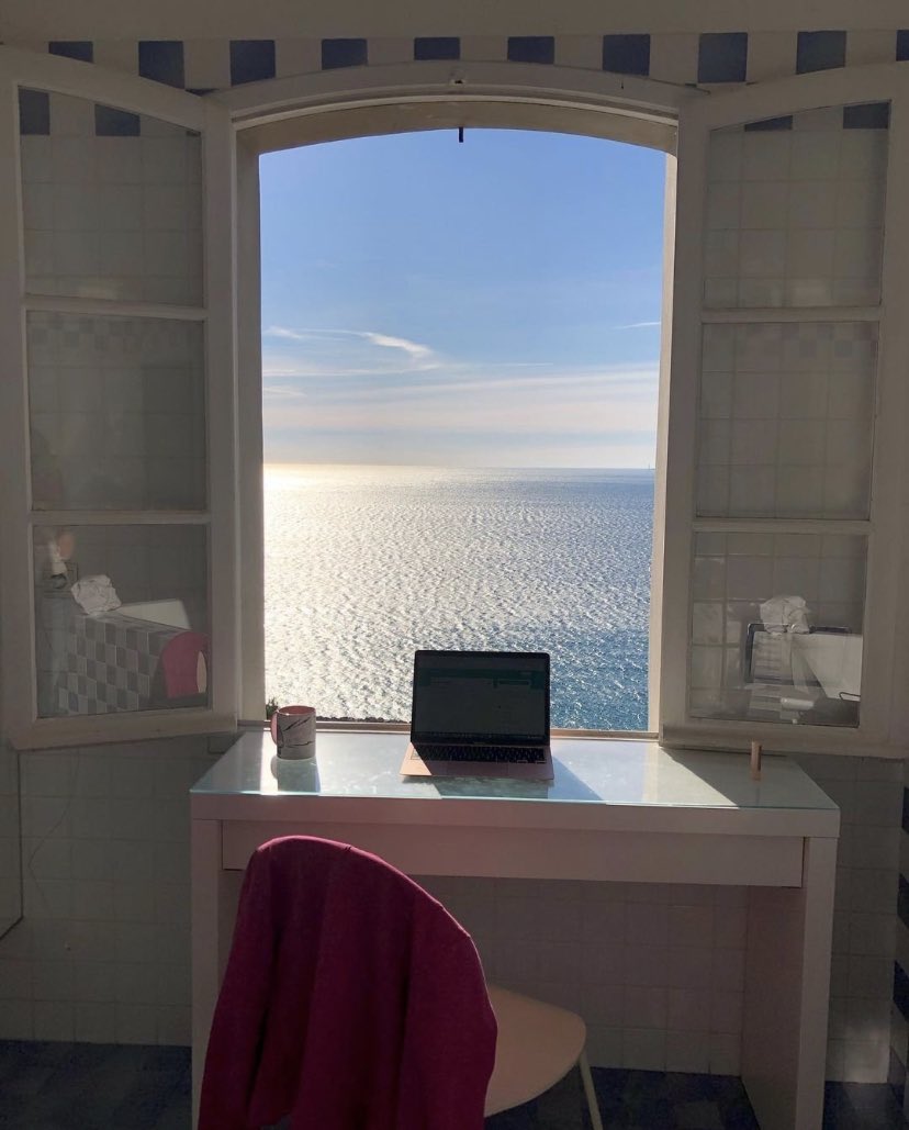 reis25__'s tweet photo. Imaginez juste un lieu comme sa pour faire ces devoirs ou bien travailler... https://t.co/lcZxwnPHuC
