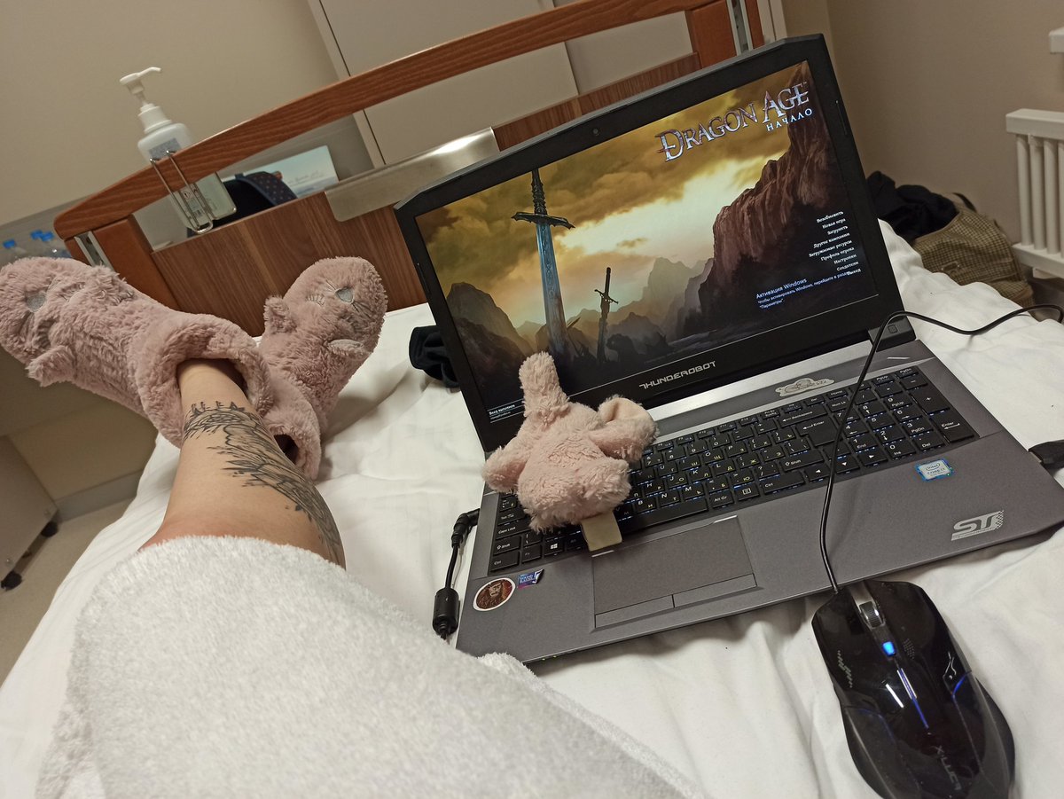 Faustovsky_'s tweet image. Степень нервного напряжения перед операцией: подождите, у меня масочка и я еще огра не отпиздила!