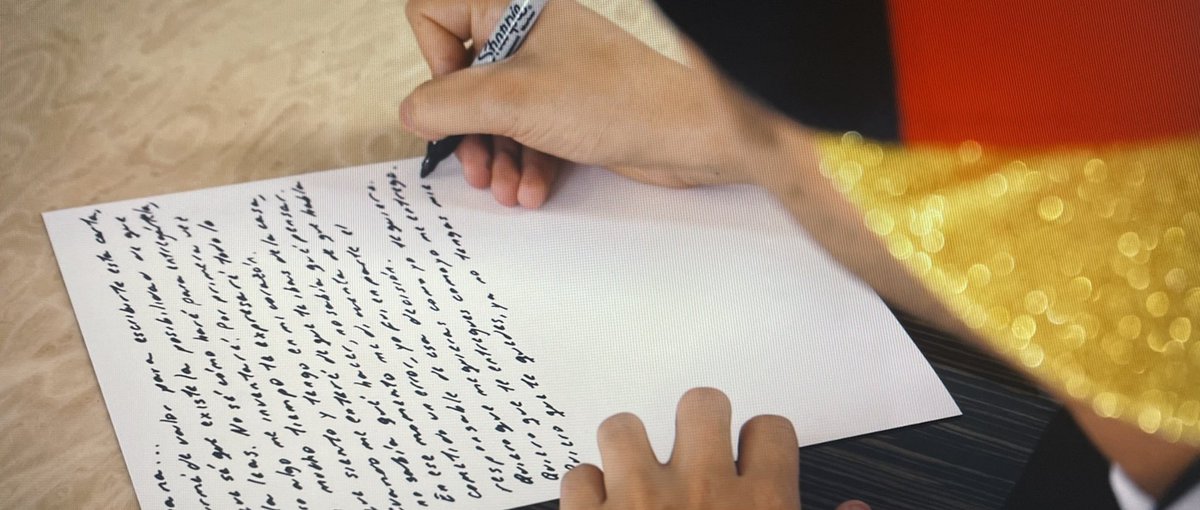 YoloAventuras's tweet photo. Lee escribí una carta a Mariana, ¿quieres saber lo que le dije? 🤔

Corre a ver el nuevo video: https://t.co/g1lzy5WkCY

RT si ya lo quieres ver!!

#VotaYoloAventuras #KCA https://t.co/EHa45yl9ix