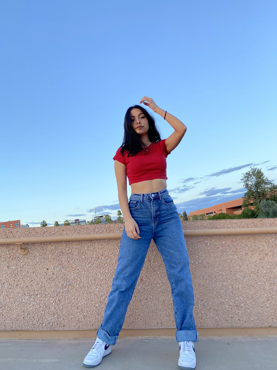 elianaaab_'s tweet photo. why is posting on here scary https://t.co/LLsqdSWJYv
