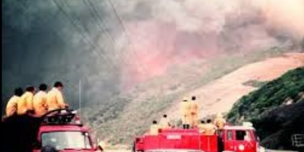 On 16 February 1983, the Ash Wednesday bushfires caused widespread destruction across VIC and SA. 

75 people lost their lives, including 14 CFA and 3 CFS firefighters. 

We pay respect to those who lost their lives and those affected by the Ash Wednesday fires.