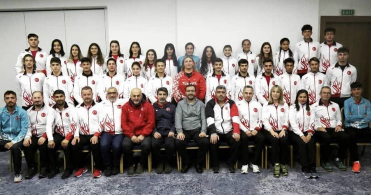 Sofya’da yapılan 5. Balkan U20 Salon Şampiyonası’nda Milli takımımız 15 madalya kazanarak birinci oldu. Dereceye giren tüm sporcularımızı ve antrenörlerini tebrik ederiz 👏🏽. Detaylar için: taf.org.tr/2021/02/13/bal…