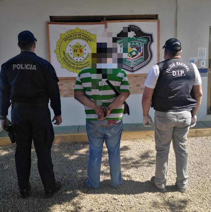 policiadepanama's tweet photo. Un hombre solicitado por el delito Contra el Patrimonio Económico en la modalidad de Hurto, fue aprehendido mediante labores operativas por unidades policiales en el corregimiento de David, provincia de Chiriquí.  #SinTregua https://t.co/BW1raOype6